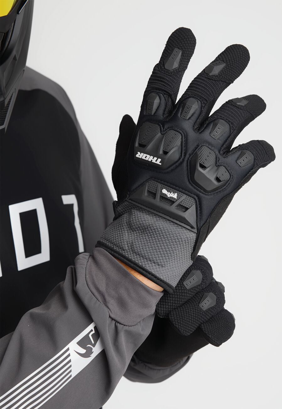 Thor 2026 Gloves Terrain Black Charcoal