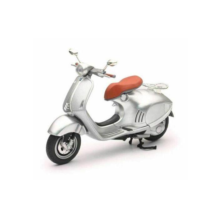 Vespa 946 Silver 1:12 Scale Model Toy